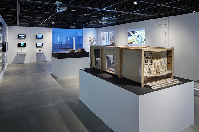 三分一博志氏のこれまでの建築作品を一挙に紹介した展覧会場。© Nacása & Partners Inc.