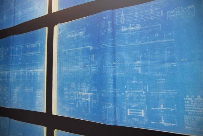 「土木と哲学　BLUE WALL　永代橋設計圖」東京大学大学院工学系社会基盤学専攻所蔵）。青焼きによる昔の設計図。