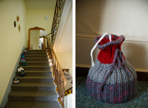 客室へと続く階段や廊下に置かれていたのは、なんと湯たんぽ。 ひとつひとつデザインの違う手編みのカバーもキュート！ 