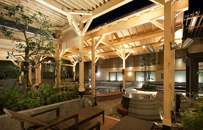 都会の温泉リゾートと呼べるような、デザイン空間に設えられている。