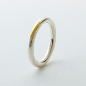 gold wedding ring（2012年）（C）田村孝介