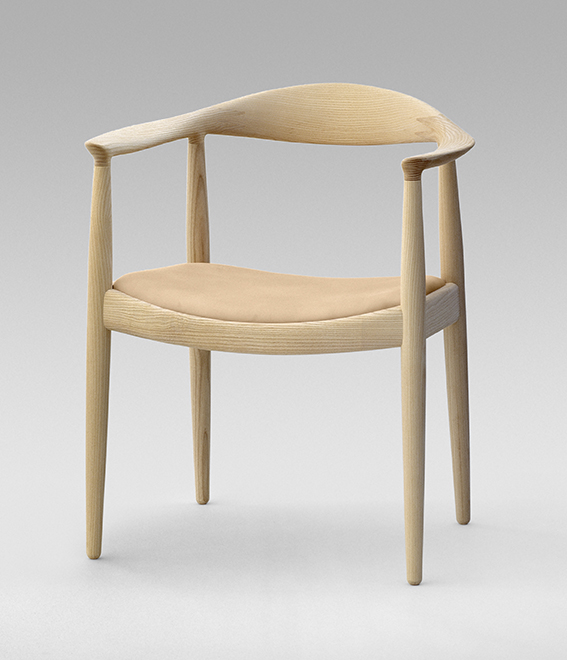 PP503 ザ・チェア。展示品はエルメス本店のカフェと同じ仕様。数多くのウェグナーの作品の中で「最も完成度が高い」といわれている。「椅子の中の椅子」という敬意を込めて「ザ・チェア」という愛称がついた。本体価格：557,000円～（税抜）。