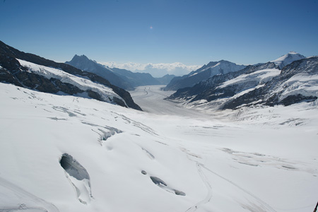 ヨーロッパ最大、全長22kmに及ぶアレッチ氷河が目の前に迫りくる