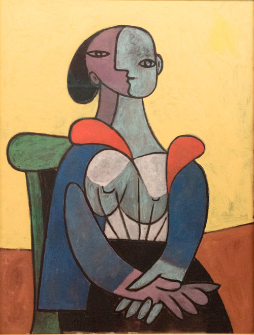 パブロ・ピカソ　「黄色い背景の女」　1937年 油彩／カンヴァス　130.0×97.0cm  東京ステーションギャラリー シュールレアリスムの時代の後、「ゲルニカ」を制作開始した頃の作品。 (C)2017 - Succession Pablo Picasso - SPDA(JAPAN)