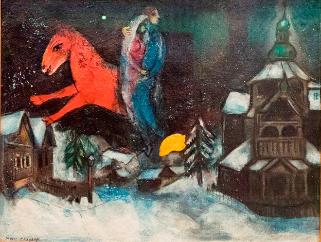 マルク・シャガール　「ヴィテブスクの冬の夜」　1947年 油彩／カンヴァス　45.0×59.2cm  ポーラ美術館 アメリカに亡命し、ニューヨーク州に移住した頃に制作。記憶の中の故郷ロシア、ヴィテブスクの街並みを描きながらも、雪深い風景を織り交ぜている。闇夜に鮮やかに輝く色彩が、新しい時代に生きるシャガールの希望を物語っている。(C)ADAGP, Paris & JASPAR, Tokyo, 2017, Chagall(R) G0860 
