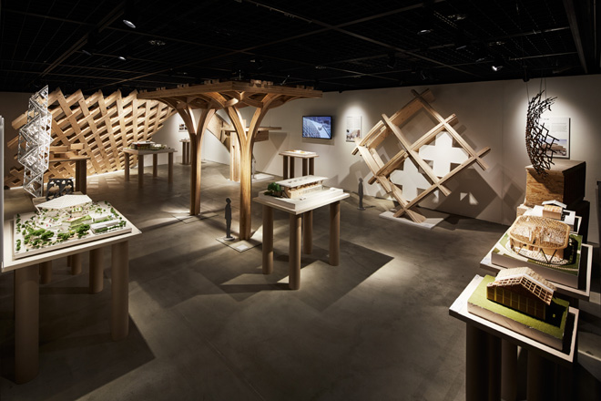 〈スイス時計会社本社〉や〈富士山世界遺産センター〉、〈台南市美術館〉など、精度の高い模型展示は見応えがある。 (C) Nacása & Partners Inc. 